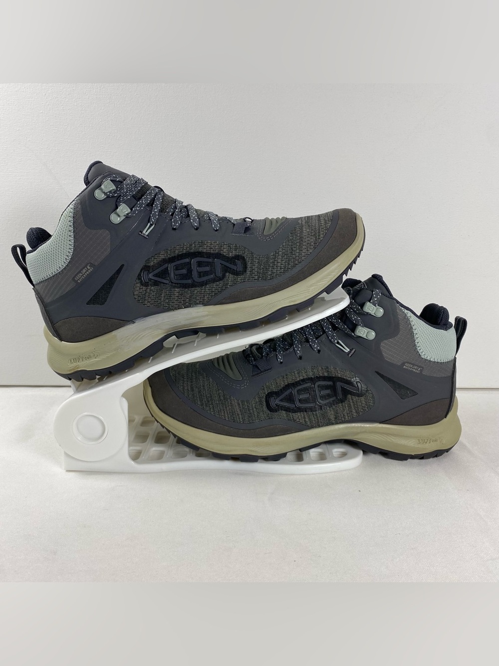 KEEN Terradora Flex Mid Womens 8.5 Waterproof Hiking Boots Magnet Cloud